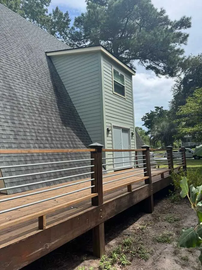 Wood deck with horizontal rail on a cottage